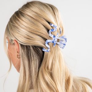 Sweet Credentials Navy Floral Wavy Claw Hair Clip